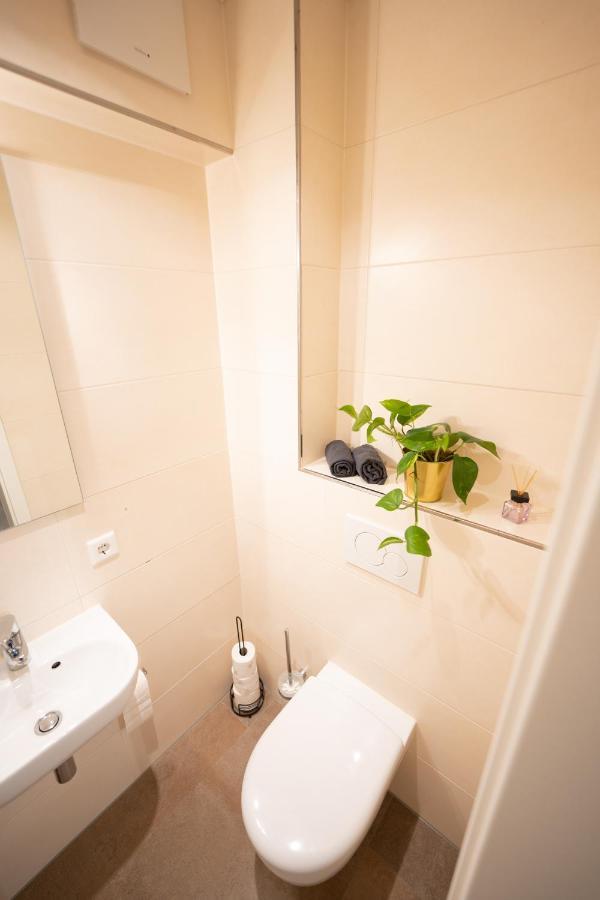-Zentrale Wohnung-Balkon-Desingerkueche- بيليفيلد المظهر الخارجي الصورة